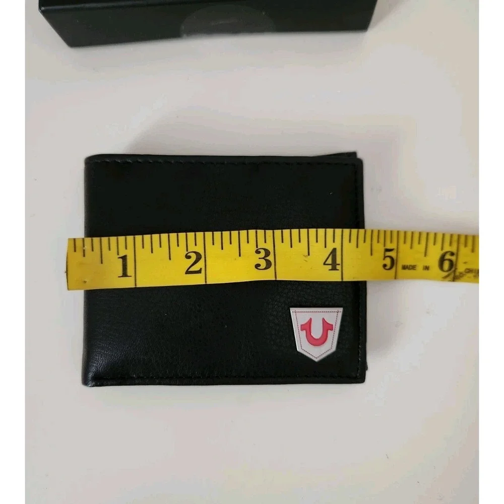 True Religion Genuine Leather RFID Blocking men's Wallet Black‎